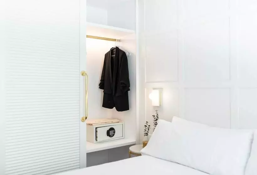 هتل Room Mate Cosmo - City Centre, Valencia