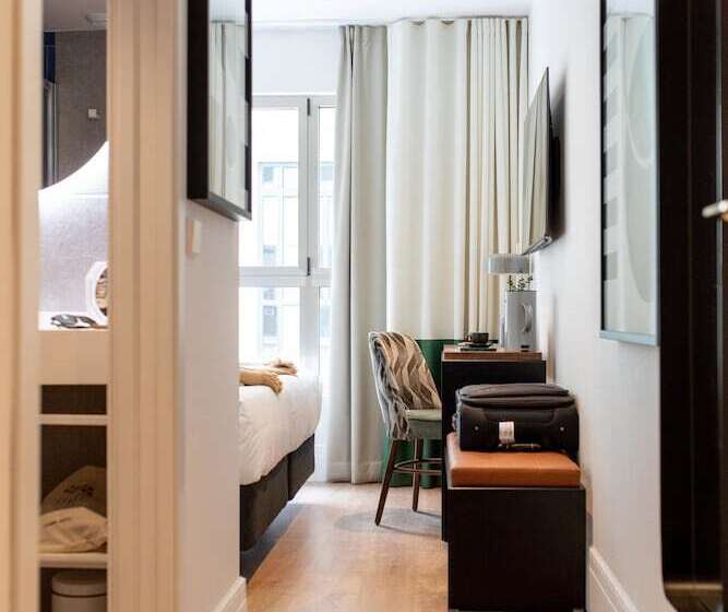 هتل Room Mate Cosmo - City Centre, Valencia