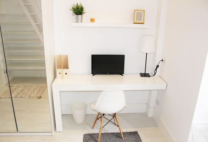 Mi Casa Inn Residencia Gran Vía Hostel