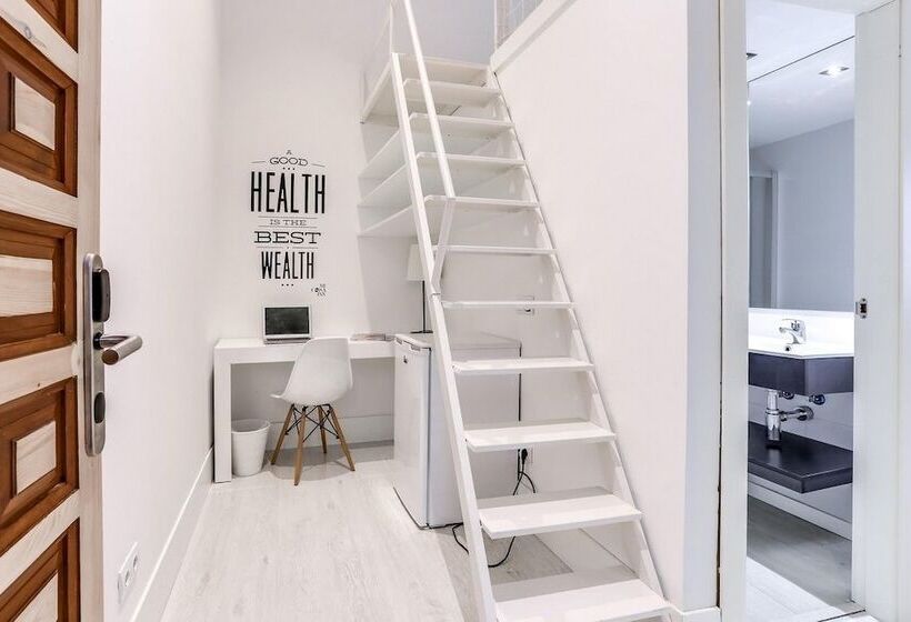 Mi Casa Inn Residencia Gran Vía Hostel