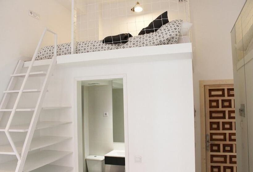 Mi Casa Inn Residencia Gran Vía Hostel