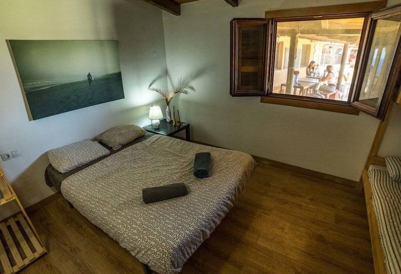 Twin Fin Surf Camp Hostel