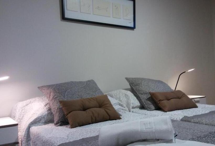 Alma Del Camino Rooms & Albergue Hostel