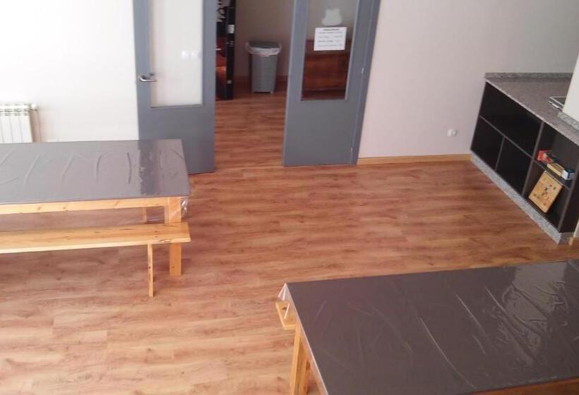 Alma Del Camino Rooms & Albergue Hostel