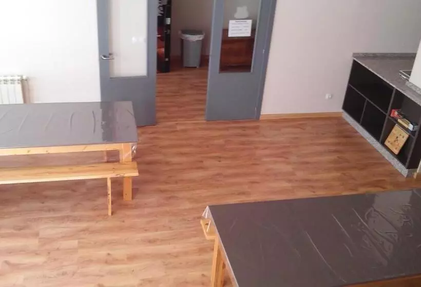 Alma Del Camino Rooms & Albergue Hostel