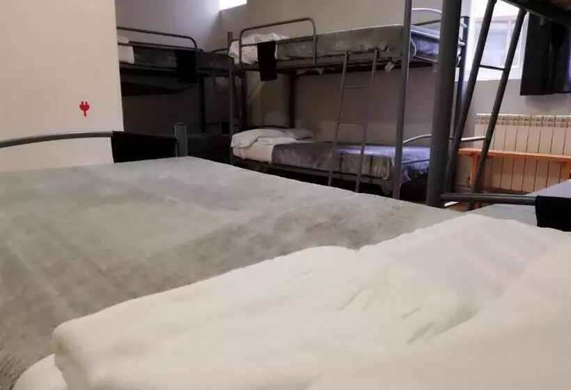 Alma Del Camino Rooms & Albergue Hostel