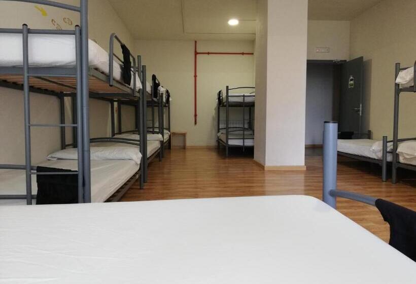 Alma Del Camino Rooms & Albergue Hostel