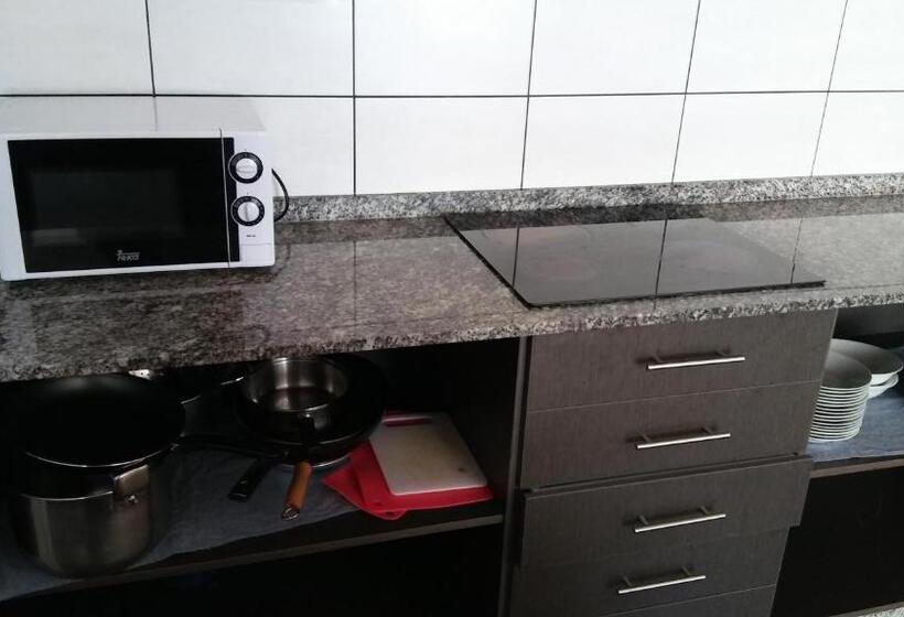 Alma Del Camino Rooms & Albergue Hostel