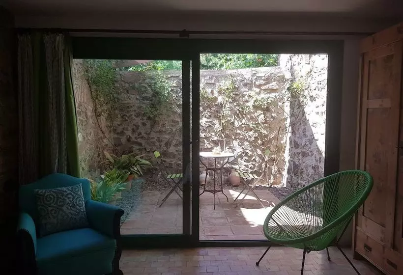 تختخواب و صبحانه Mas Ardevol Pt106