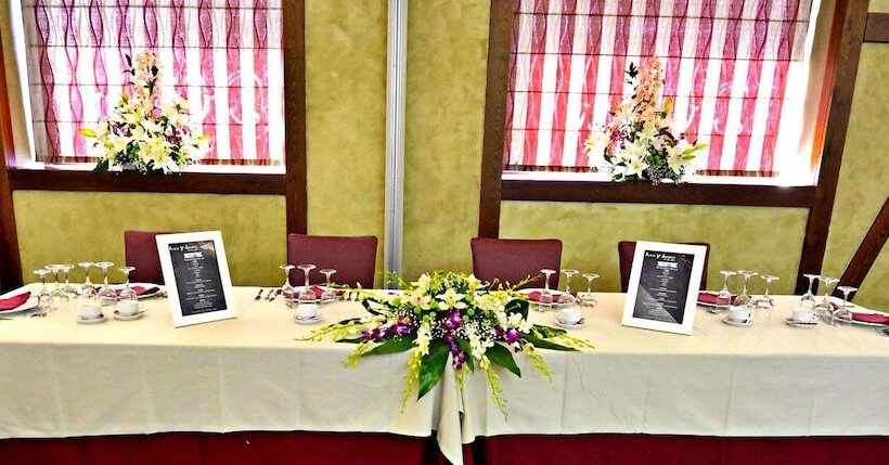 فندق فئة نجمة واحدة Cuatro Caminos