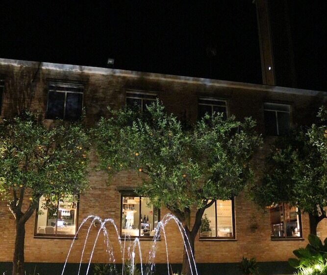 فندق فئة نجمة واحدة Lantana Garden