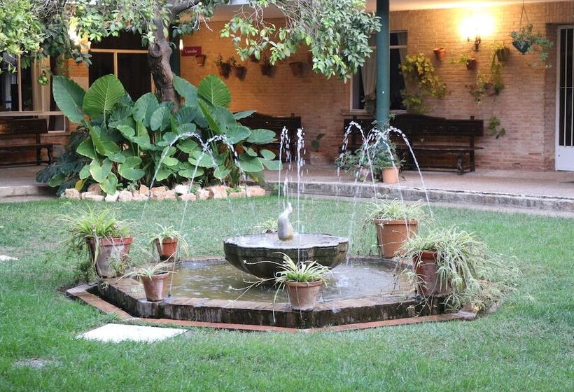 فندق فئة نجمة واحدة Lantana Garden