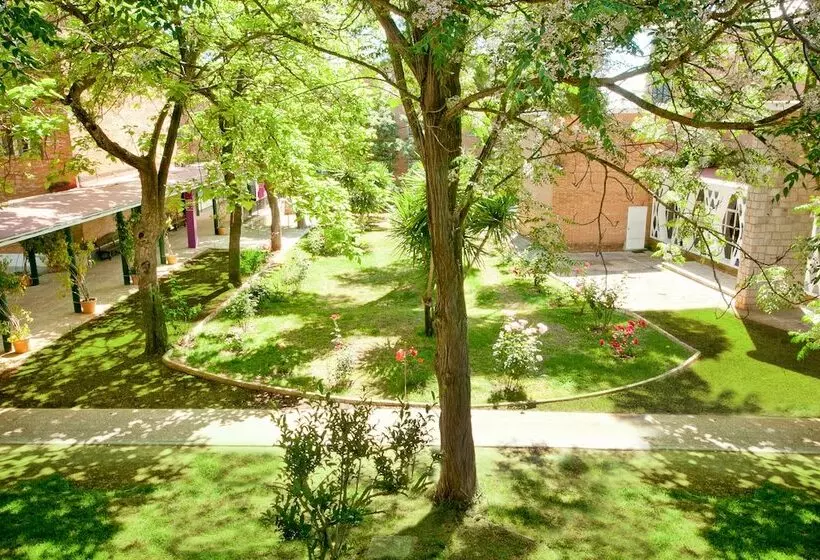 簡易ホテル Lantana Garden