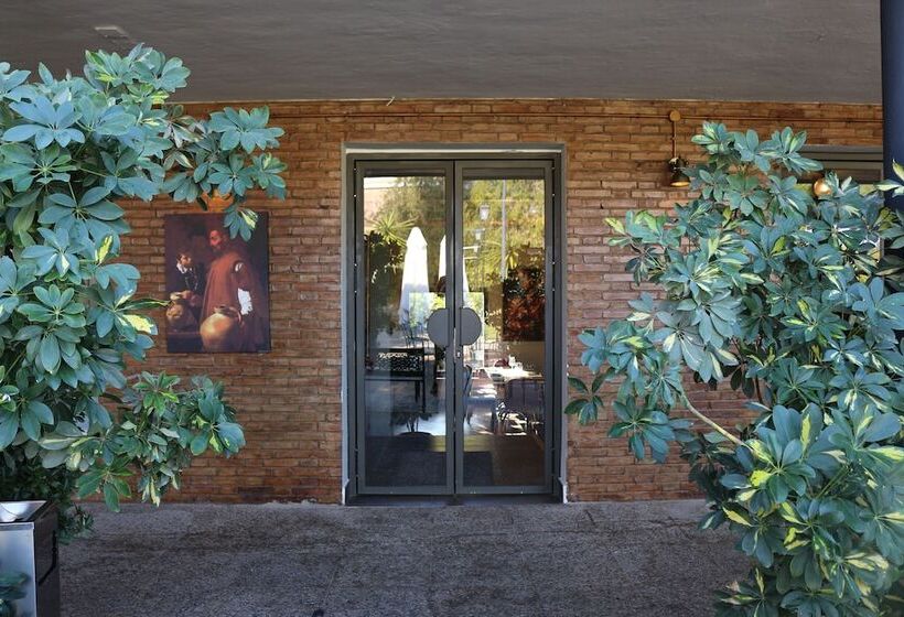 فندق فئة نجمة واحدة Lantana Garden