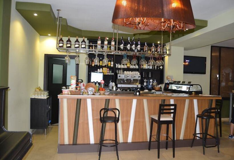 فندق فئة نجمة واحدة Lantana Garden