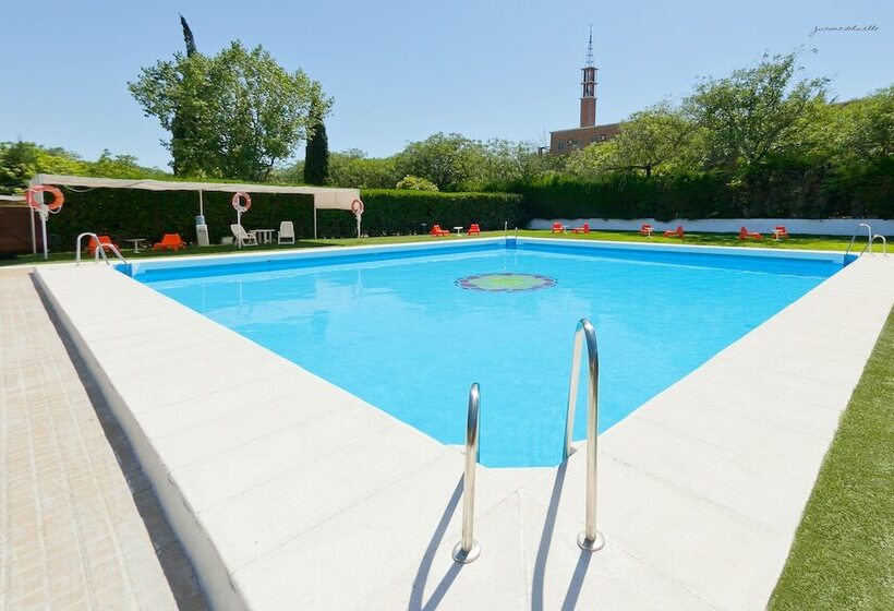 فندق فئة نجمة واحدة Lantana Garden