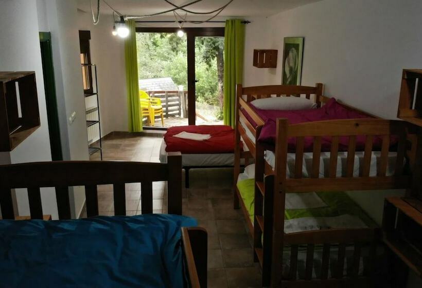 ホテル Cabañas Bungalow Albergue Camping Valle Do Seo