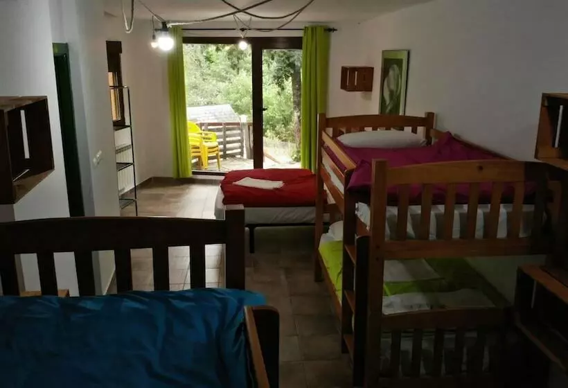 ホテル Cabañas Bungalow Albergue Camping Valle Do Seo