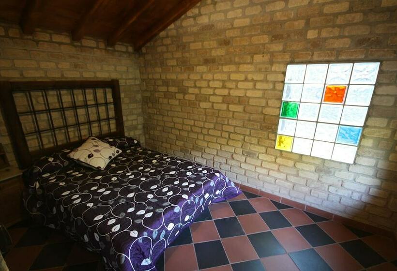 ホテル Cabañas Bungalow Albergue Camping Valle Do Seo