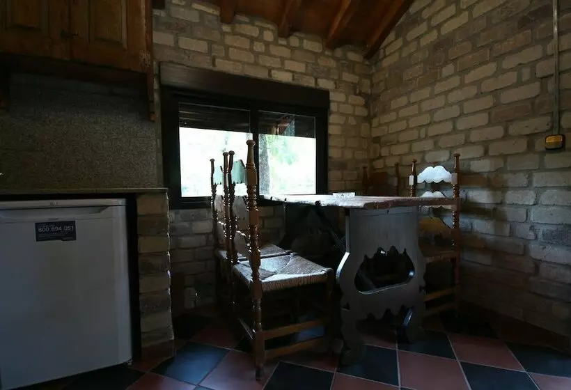 ホテル Cabañas Bungalow Albergue Camping Valle Do Seo