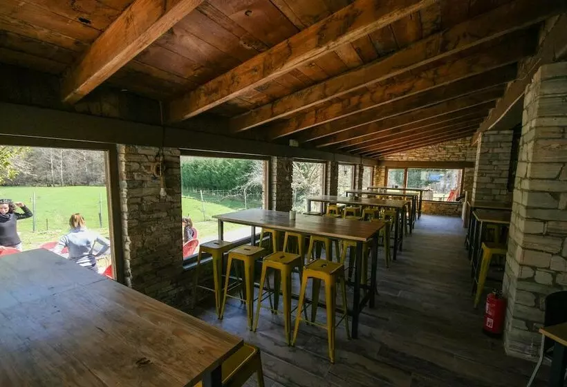 ホテル Cabañas Bungalow Albergue Camping Valle Do Seo