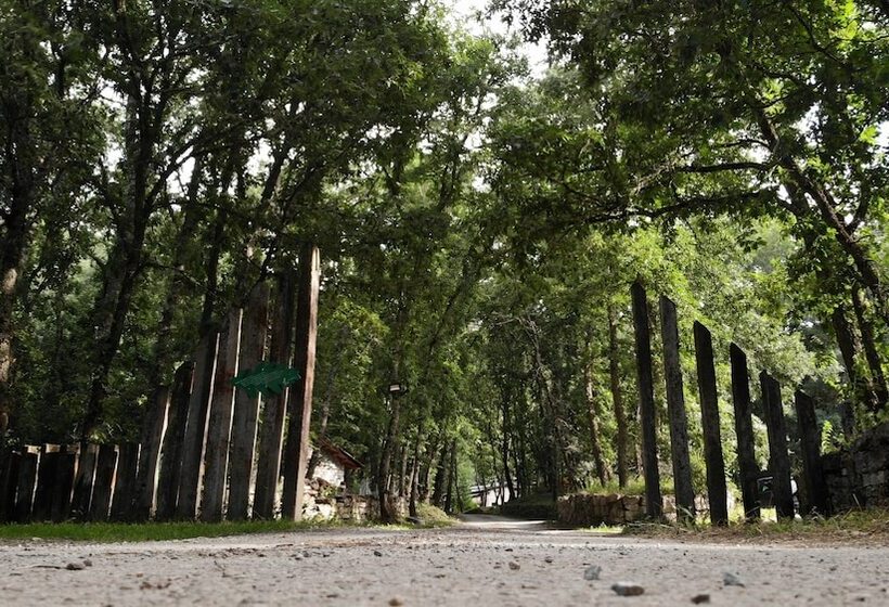 ホテル Cabañas Bungalow Albergue Camping Valle Do Seo