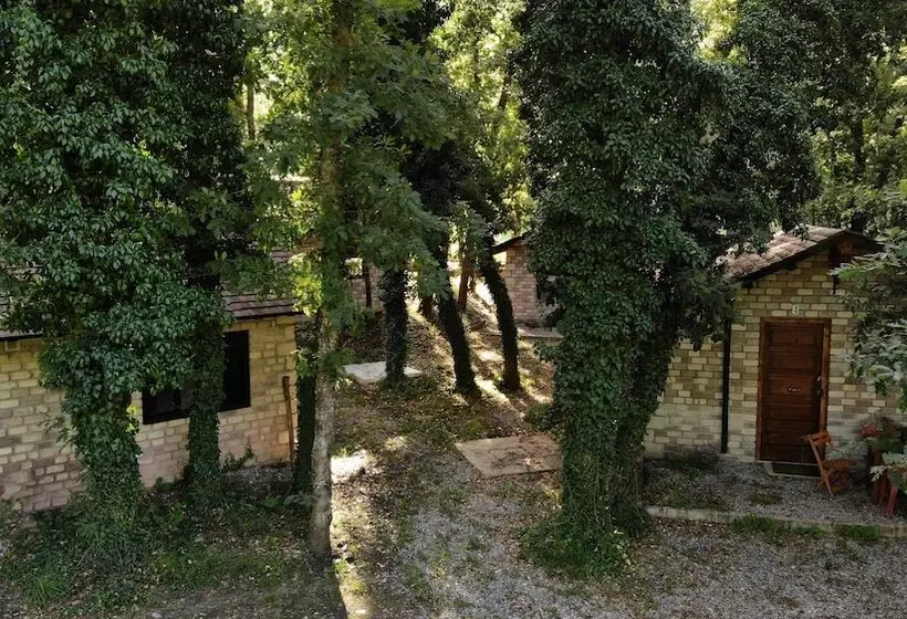 ホテル Cabañas Bungalow Albergue Camping Valle Do Seo