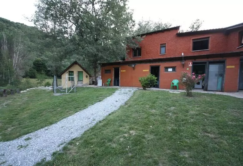 ホテル Cabañas Bungalow Albergue Camping Valle Do Seo