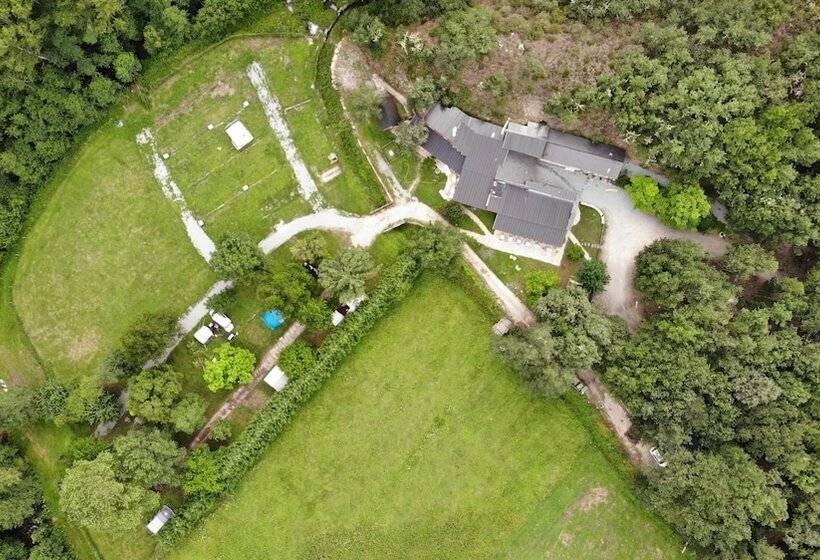 ホテル Cabañas Bungalow Albergue Camping Valle Do Seo