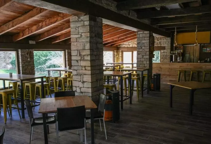 ホテル Cabañas Bungalow Albergue Camping Valle Do Seo