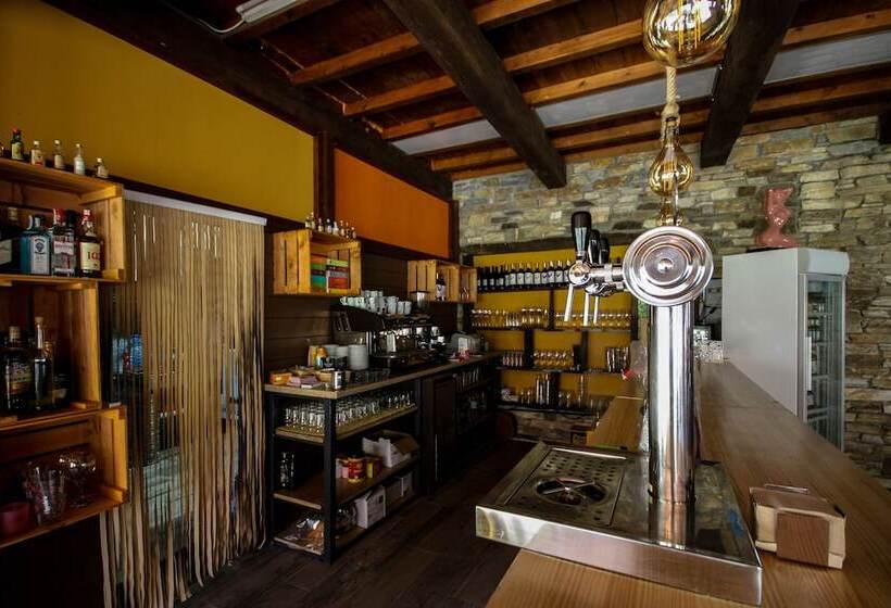 ホテル Cabañas Bungalow Albergue Camping Valle Do Seo