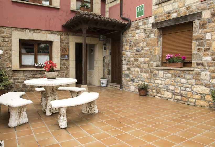 Apartamentos La Regoria