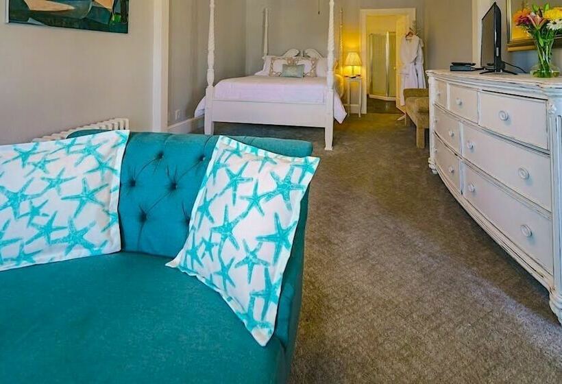 Captain Sawyer S Bed & Breakfast