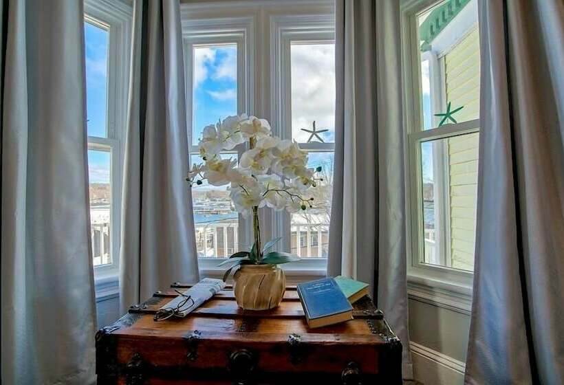 Captain Sawyer S Bed & Breakfast