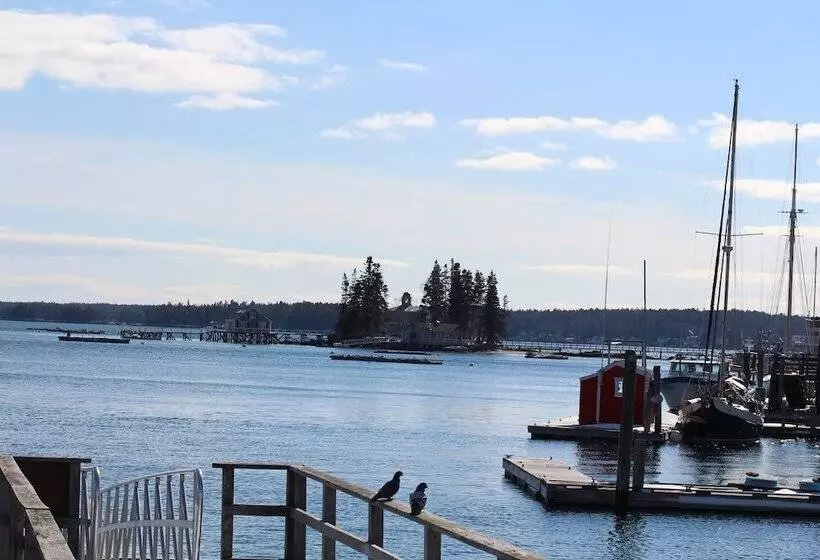 Captain Sawyer S Bed & Breakfast