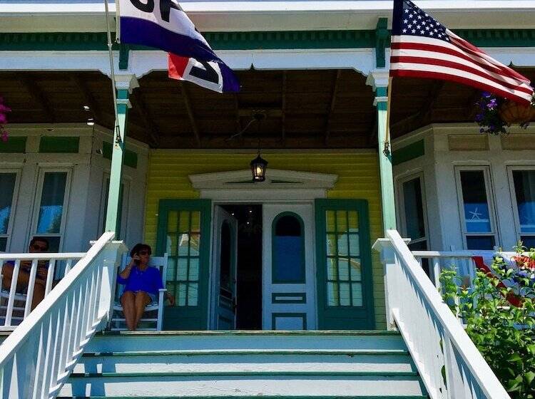 Captain Sawyer S Bed & Breakfast