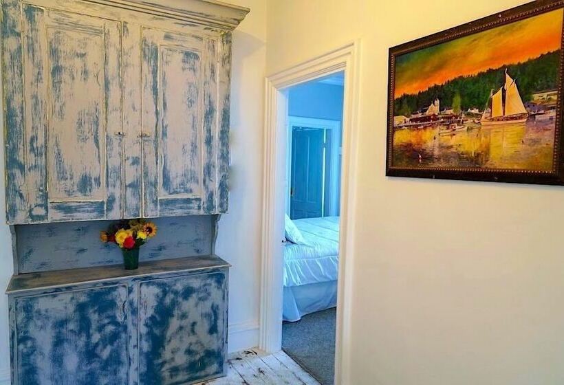 Captain Sawyer S Bed & Breakfast