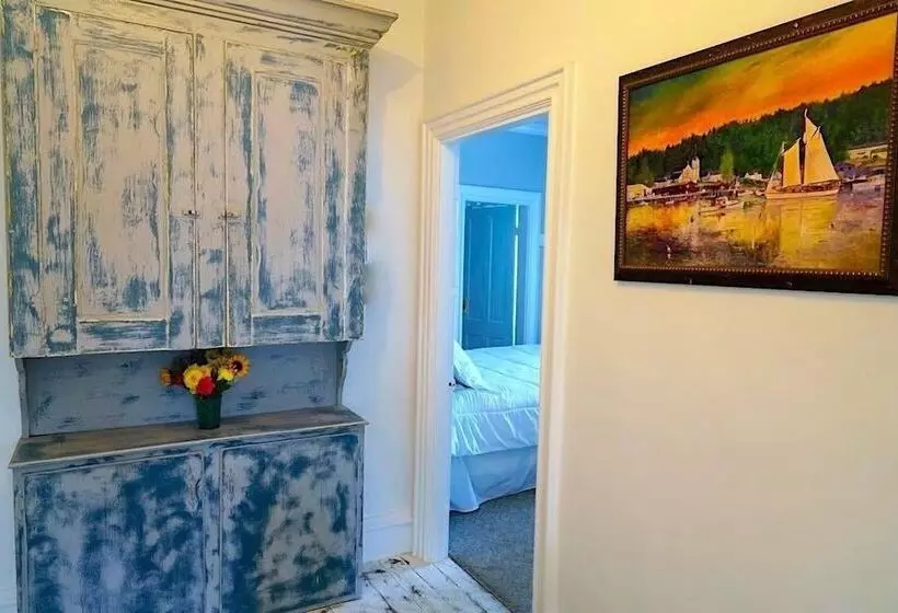 Captain Sawyer S Bed & Breakfast