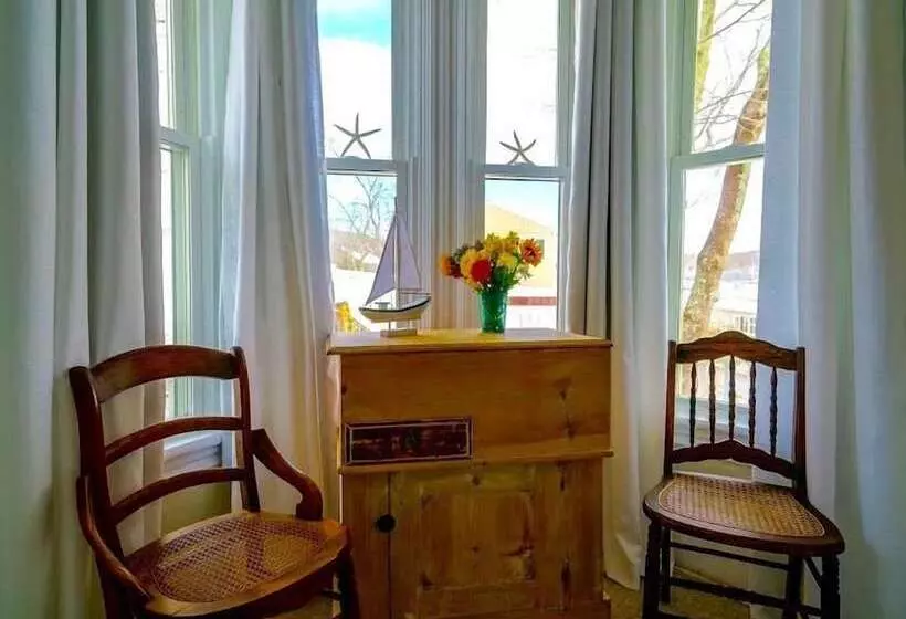 Captain Sawyer S Bed & Breakfast