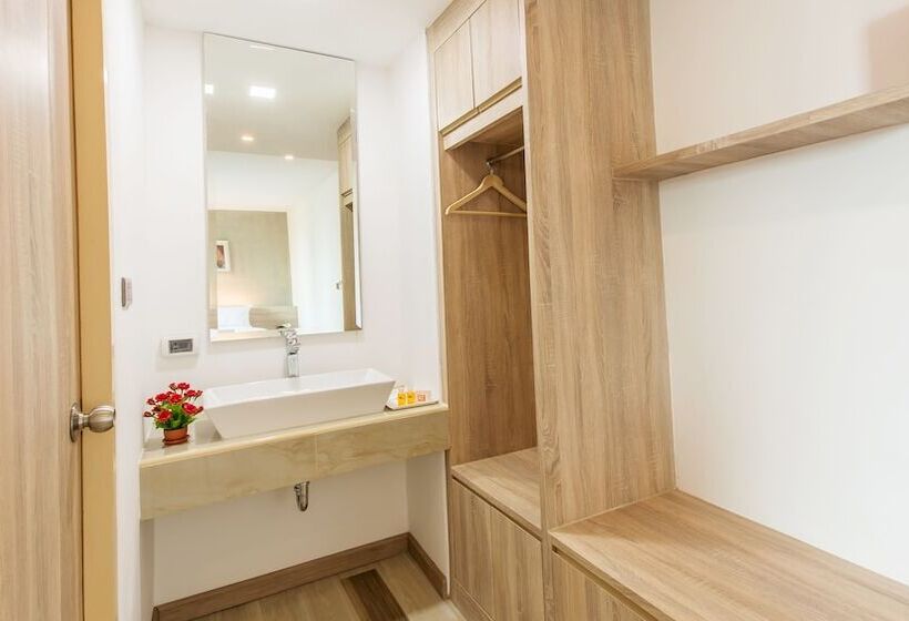 فندق B2 Ubon Premier