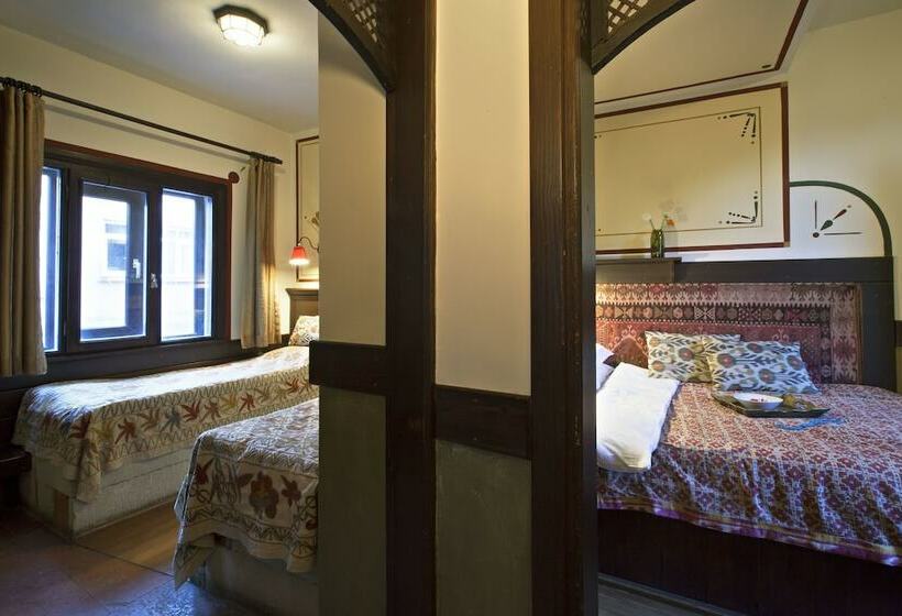 Hotel Empress Zoe