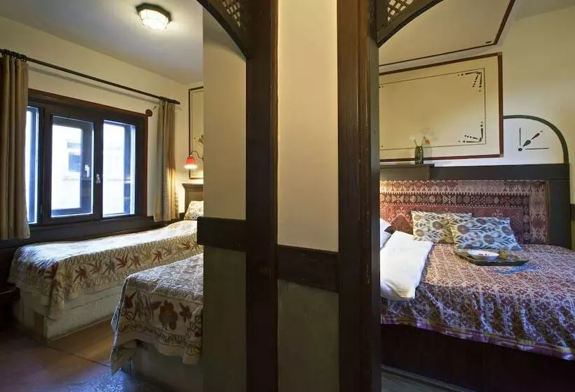 Hotel Empress Zoe