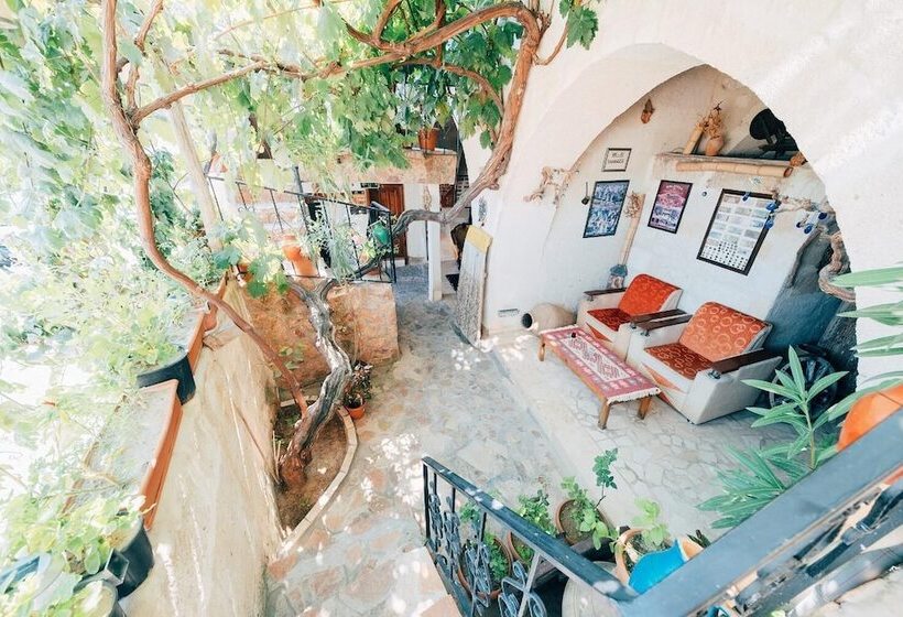 ホテル Avlu Cave House