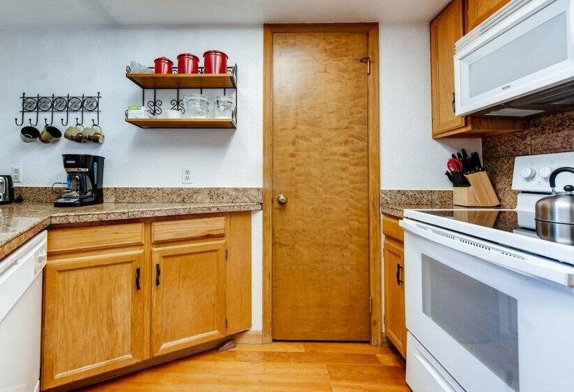 Mountainside Condominiums By Crmr