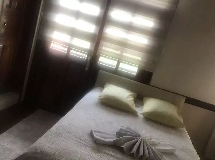 ペンション Guney Konak