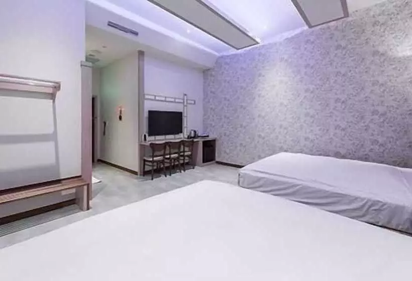 Wei Feng Exquisite Motel Pintung Branch