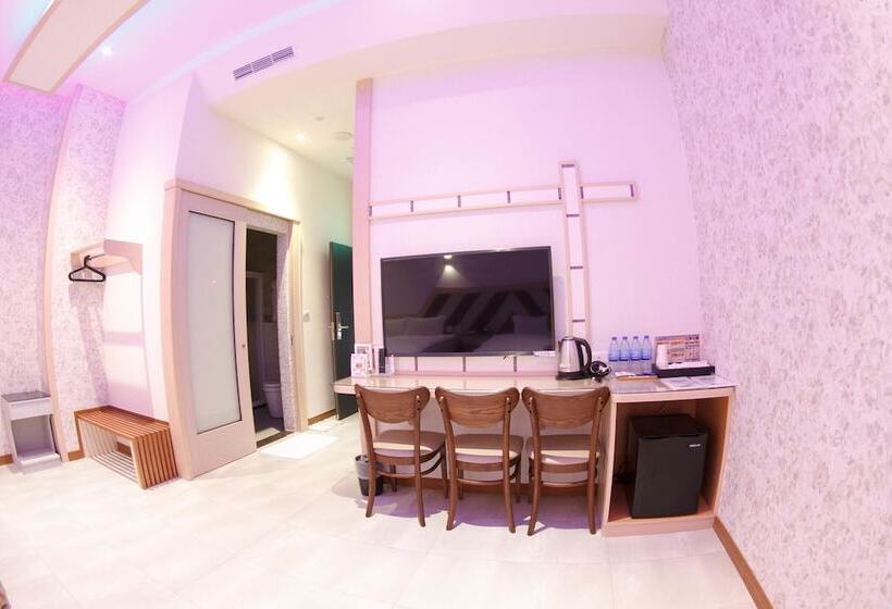 Wei Feng Exquisite Motel Pintung Branch