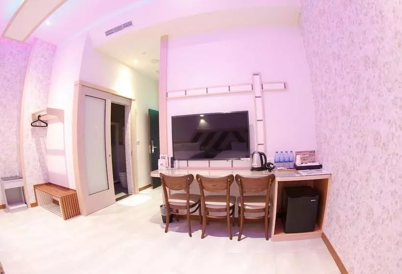 Wei Feng Exquisite Motel Pintung Branch
