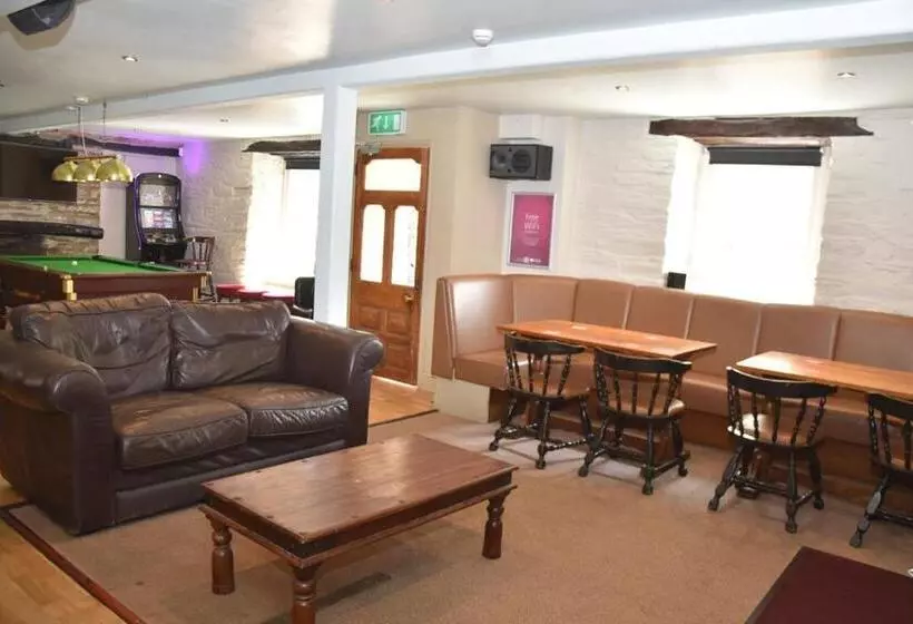 Hostelli The Red Lion