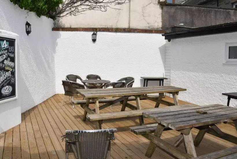 Hostelli The Red Lion